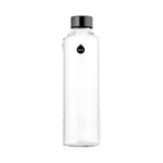 In der Crossbody Jet Schutzhülle befindet sich die unbedruckte Trinkflasche aus ultra klarem Borosilikatglas mit schwarzem Deckel.