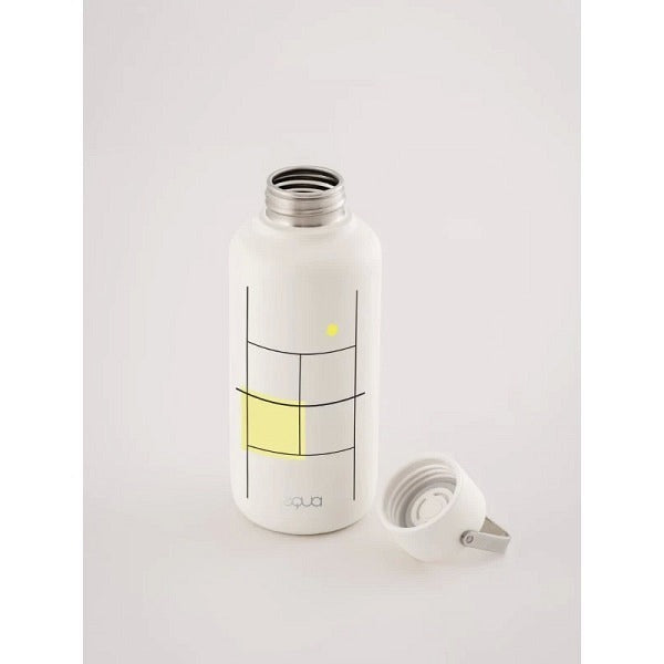 Weshalb du diese Trinkflasche lieben wirst: super kompakt und klein, leicht zum Tragen, auslaufsicher und wiederverwendbar. Super urbane Trinkflasche.