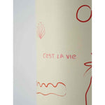 Das Design der Timeless Thermo Edelstahlflaschen ist sommerlich: weisser Hintergrund. Oranger Print mit Palmen. Drinks. Sonne. Wasser und dem Slogan: C'est la Vie.