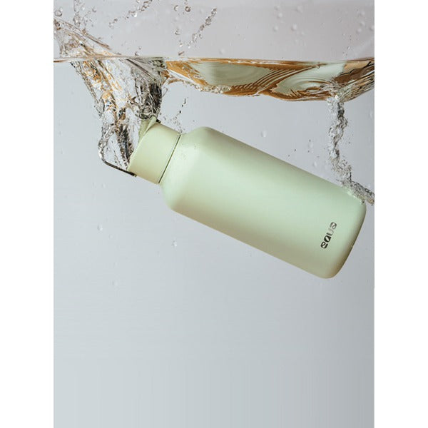 Weshalb du diese Trinkflasche lieben wirst: passt in jede Tasche da kompakt, leicht zum Tragen, auslaufsicher und wiederverwendbar. Super urbane Trinkflasche.