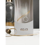 Detailansicht der EQUA Geschenkverpackung mit goldenem Logo