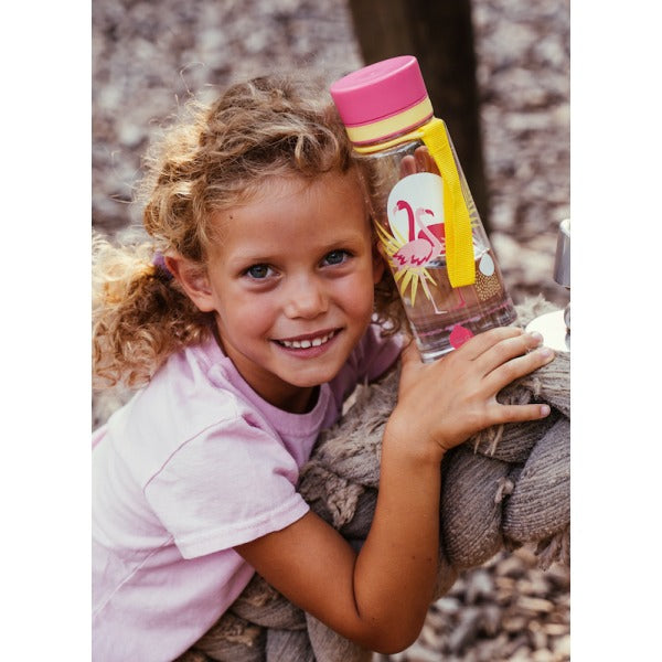 BPA freie Plastiktrinkflasche aus hochwertigem Eastman Tritan - mit praktischem Tragehenkel - Trageband.