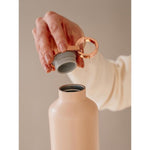 Die Thermosflasche ist gemacht für den täglichen Gebrauch: robust und 100% auslaufsicher.