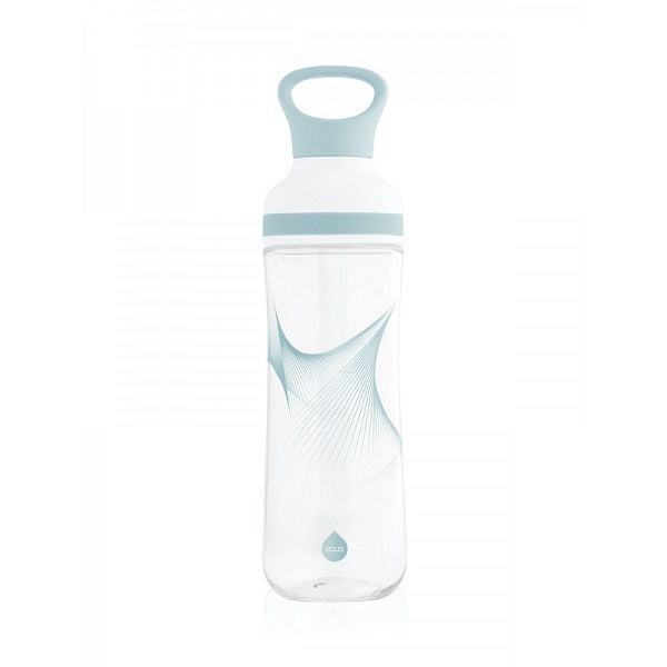 Transparente sportliche Trinkflasche mit pastell grün Grafik print. Hochwertiger Kunststoff BPA frei Eastman Tritan bruchsicher. Auslaufsicher. Mit Tragegriff oben. Leicht und vielseitig einsetzbar. Hergestellt in Österreich.