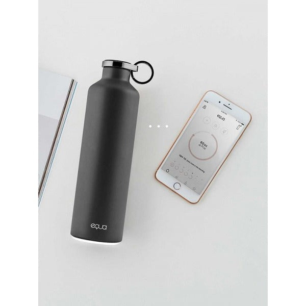 Die Smart Bottle kann via app auf dem mobile phone gesteuert und verbunden werden.
