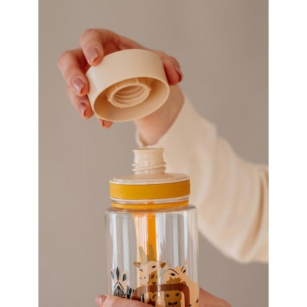 Eine Trinkflasche die auch Kinder Chaos überlebt: leicht, praktisch und bruchsicher. Einfach in der Handhabung für Kinder und einfach zum Reinigen - keine Kleinteile.