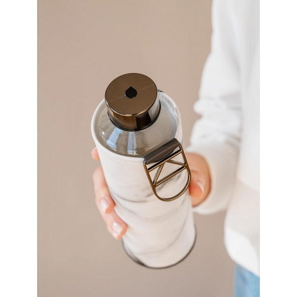 Trinkflasche Stone mit Schutzhülle im Design Stone Marmor weiss schwarz und transparenter Glasflasche innen. Deckel Schwarz.