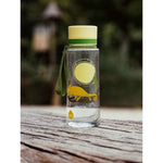EQUA Trinkflasche aus BPA freiem hochwertigem Eastman Tritan Kunststoff - fasst 600ml - Einfach zum Aufmachen und Zumachen. Keine feinen Teile die kaputt gehen oder schwierig zum Reinigen sind. In über 25 verschiedene Designs erhältlich?