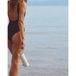 Playa Glasflasche mit Schutzhülle idealer Begleiter für Beach und Standbadtage.