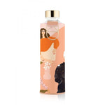EQUA Trinkflasche Alja Horvat 750 ml - transparente Glasflasche mit Schutzhülle und Tragehenkel. Kunst Aufdruck mit sujet in lachs, rosa, nude von der Künstlerin Alja Horvat.