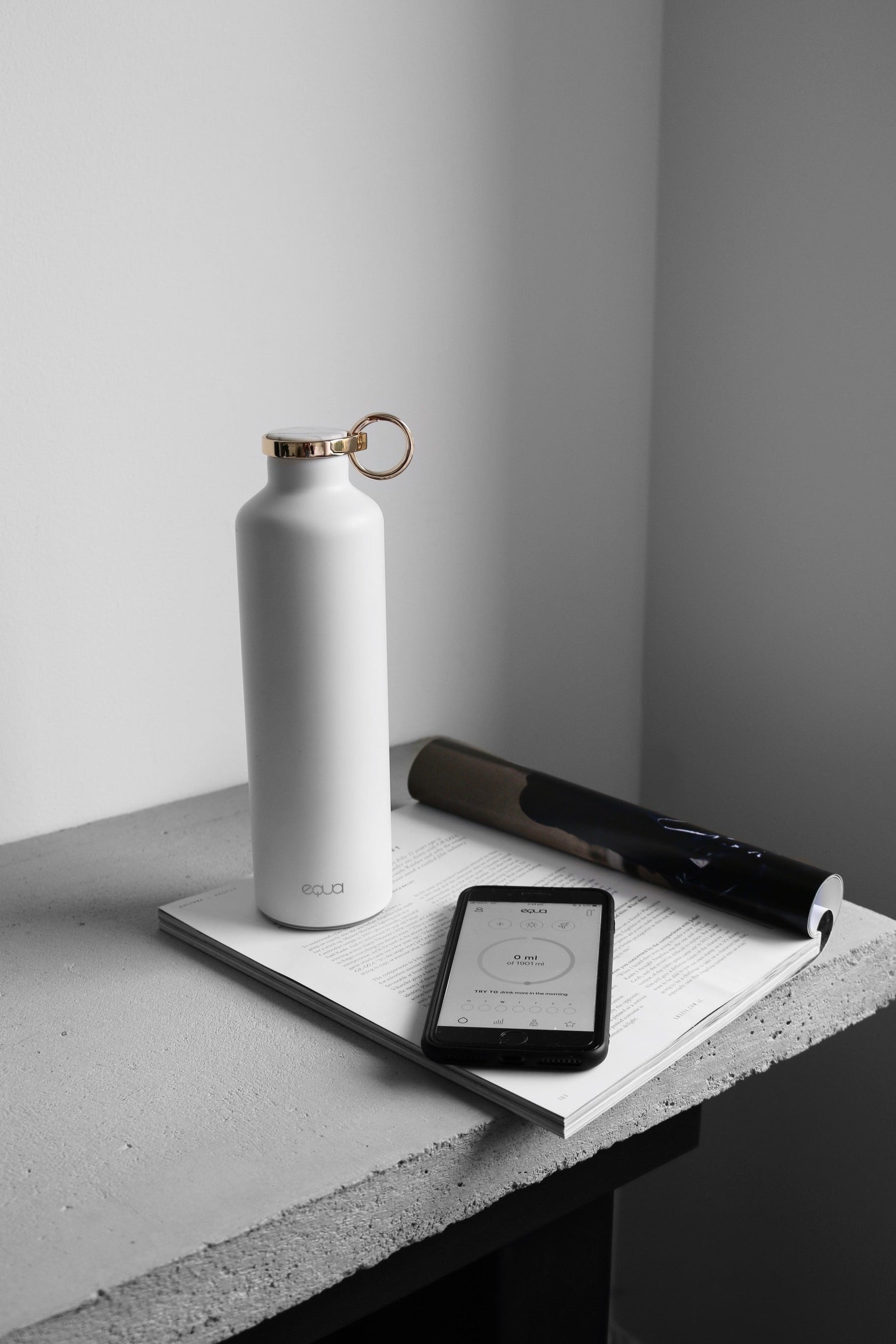 Intelligende Trinkflasche die Leuchtet als Hydration Reminder.