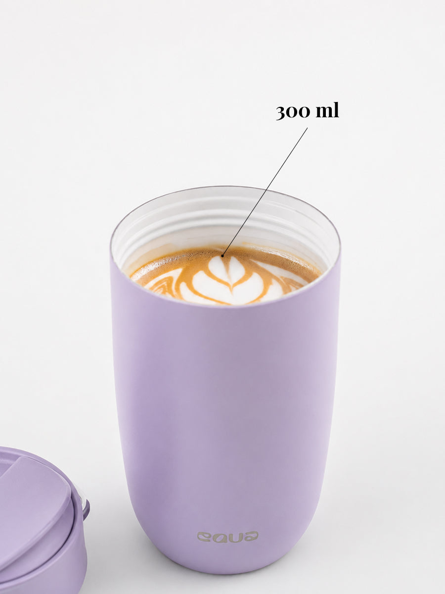 Der wiederverwendbare nachhaltige Kaffeebecher mit Deckel ist auslaufsicher und fasst 300ml.