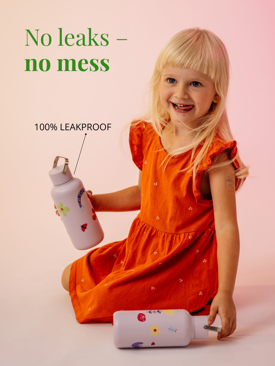 Weshalb du diese Trinkflasche lieben wirst: passt in jede Tasche da kompakt, leicht zum Tragen, auslaufsicher und wiederverwendbar. Super lustige Trinkflasche für den Kindergarten- und Schulalltag.