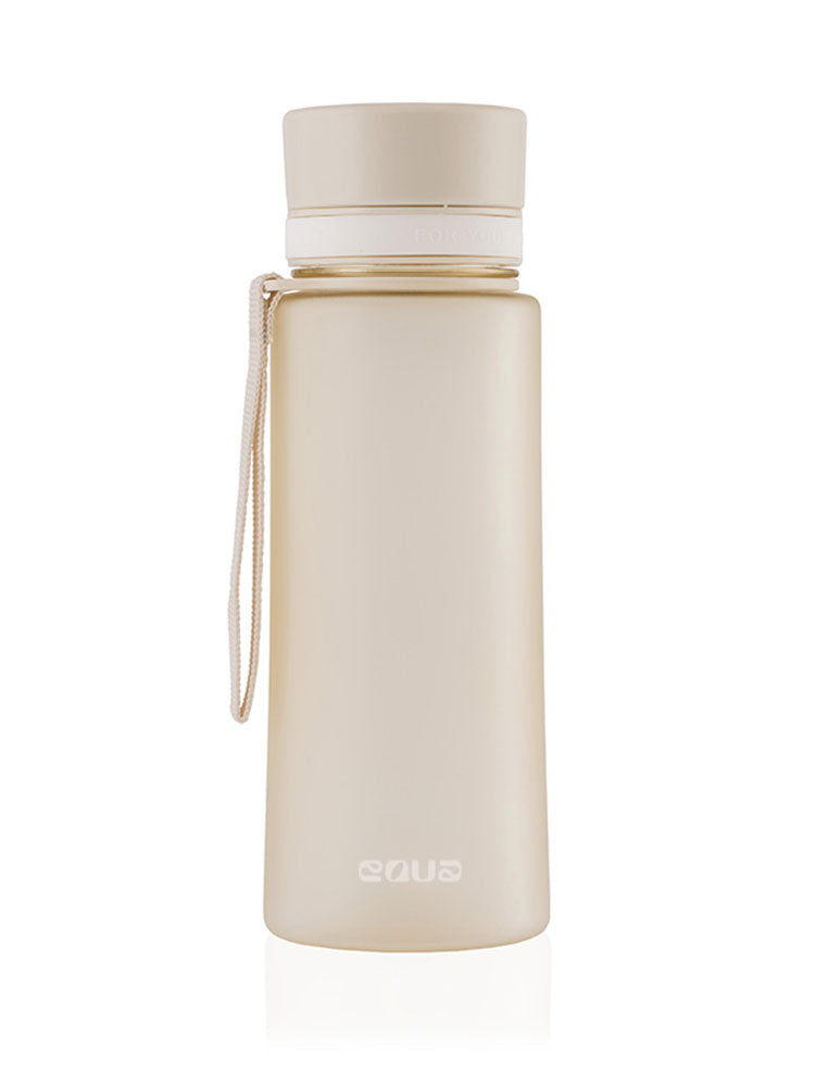 EQUA Trinkflasche aus BPA freiem hochwertigem Eastman Tritan Kunststoff - fasst 600ml - ohne Aufdruck - Deckel und Tragebändel - semi transparent matt sandfarben.