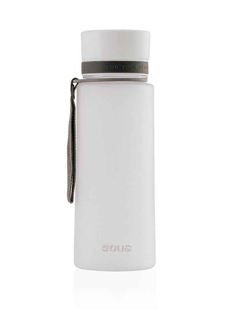 EQUA Trinkflasche aus BPA freiem hochwertigem Eastman Tritan Kunststoff - fasst 600ml - ohne Aufdruck - Deckel und Tragebändel - im semi transparenten matten weiss.