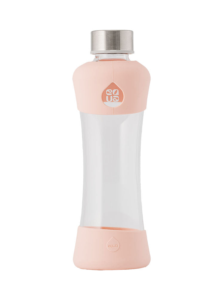 EQUA Active White Glas Trinkflasche 550 ml mit Silikonschutz unten (schwarz) und oben (weiss).