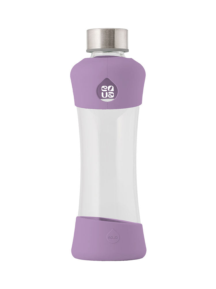 EQUA Active Plum Trinkflasche 550 ml mit Silikonschutz unten (pastell violett) und oben (pastell violett).