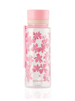 EQUA Trinkflasche aus BPA freiem hochwertigem Eastman Tritan Kunststoff - fasst 600ml - mit knalligen pinken Blumenmuster - Tinkflasche mit Trageband. Pflegeleicht. 