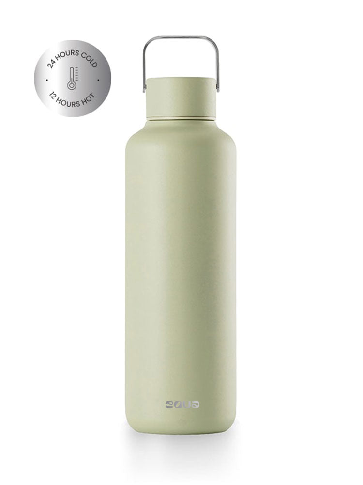 Thermos Trinkflasche aus hochwertigem doppelt vakuum isoliertem Edelstahl. Hält Getränke bis zu 24 Stunden kalt oder 12 Stunden heiss. Uni minimalistisch in der Trendfarbe Matcha (Pistaziengrün).