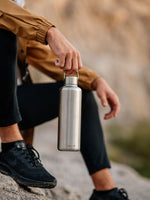 Ultraleichte Edelstahl Trinkflasche. Auch als Einliterflasche erhältlich.