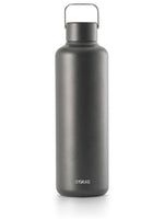 Die ultraleichte Timeless Dark Grey aus Edelstahl ist auch im 1 Liter Format erhältlich. 
