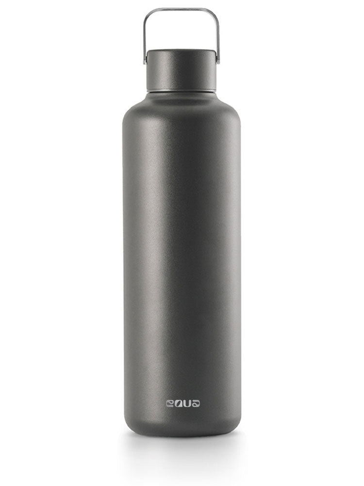 Die ultraleichte Timeless Dark Grey aus Edelstahl ist auch im 1 Liter Format erhältlich. 