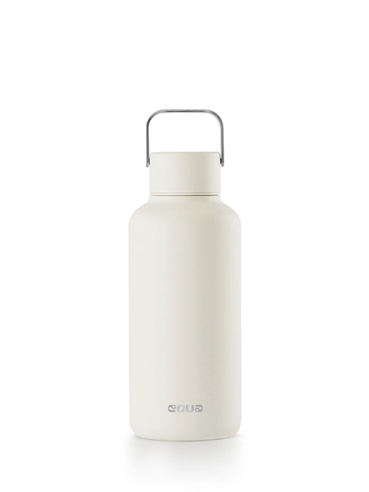 Ultraleichte 600ml Trinkflasche aus hochwertigem Edelstahl - kompakt und leicht. Uni minimalistisch in der farbe off-white (weiss). 