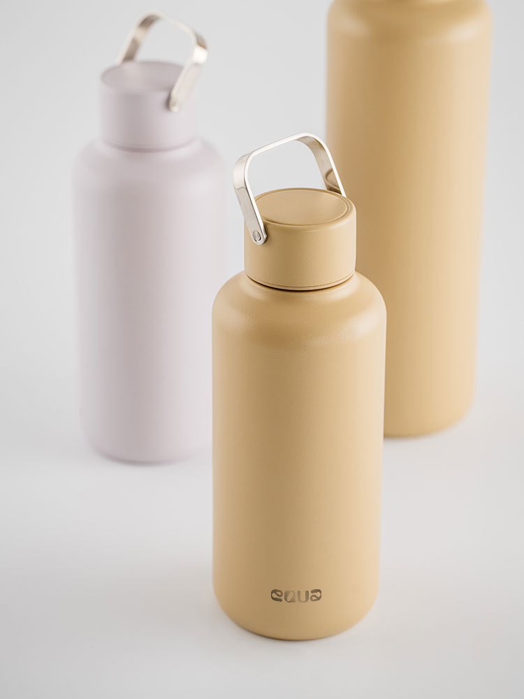 Die leichte kompakte Trinkflasche aus Edelstahl ist stilvoll und funktional - in zahlreichen Farben erhältlich (600ml und 1000ml)