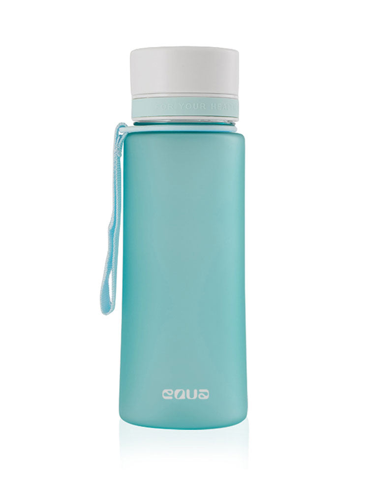 EQUA Trinkflasche aus BPA freiem hochwertigem Eastman Tritan Kunststoff - fasst 600ml - ohne Aufdruck - Deckel und Tragebändel - im ozeanfarbenen Türkisblau.