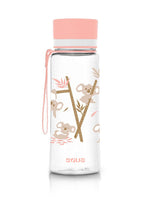 EQUA Trinkflasche aus BPA freiem hochwertigem Eastman Tritan Kunststoff - fasst 600ml - mit süssem Quala Druck in rosa und grau - Tragebändel in rosa.