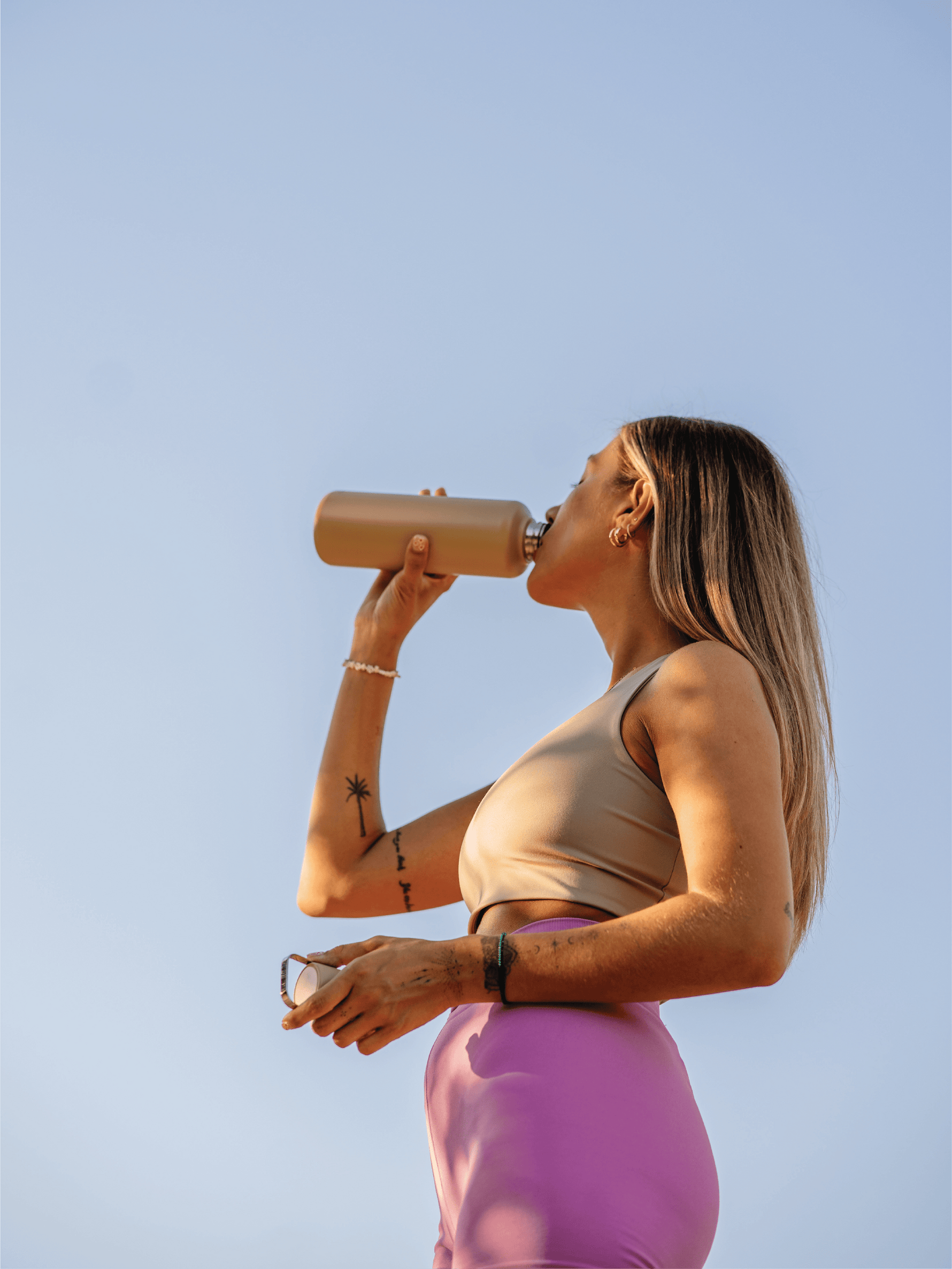 Fülle Deine Trinkflasche immer wieder nach auch mit unseren recharge tonics in unterschiedlichen Geschmacksrichtungen; Pulver rein, Hahnenwasser rein, schütteln und trinken.