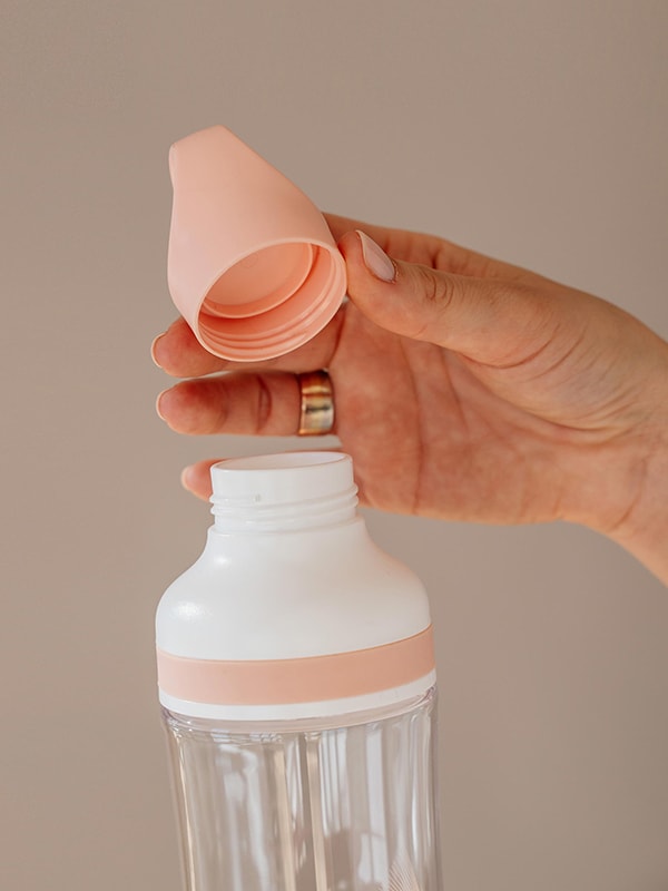 Leichte Trinkflasche mit Trinköffnung und Wide Mouth Öffnung.
