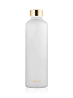 EQUA minimalistische Velvet White Trinkflasche 750 ml - milchige matte Oberfläche weisslich, deckel und logodruck in Gold