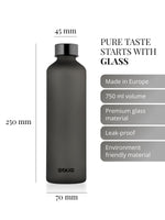Purer unverfälschter Geschmack beginnt beim Material der Trinkflasche. Unsere Glastrinklaschen garantieren Geschmacksneutralität. Glasflasche produziert in Europa. 750ml Volumen. Hochwertiges premium Borosilikatglas - matt. Auslaufsicher. Nachhaltig.