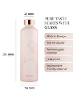 Purer unverfälschter Geschmack beginnt beim Material der Trinkflasche. Unsere Glastrinklaschen garantieren Geschmacksneutralität. Glasflasche produziert in Europa. 750ml Volumen. Hochwertiges premium Borosilikatglas - matt. Auslaufsicher. Nachhaltig.