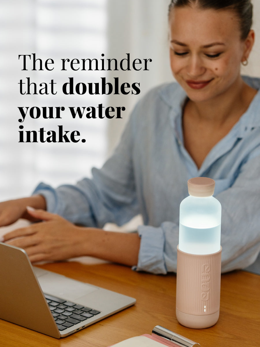 Die Flasche welche dir dank hydration tracker hilft, doppelt so viel zu trinken wie bisher; die Glow Bottle mit einem Leuchten als Trink Reminder.