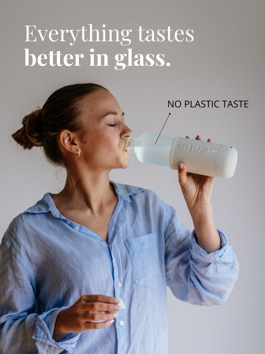 Alles schmeckt besser aus Glas: die Trink Erinnerung Bottle Glow ist aus hochwertigem Borosilikatglas und daher geschmacksneutral und erst noch hergestellt in Europa!