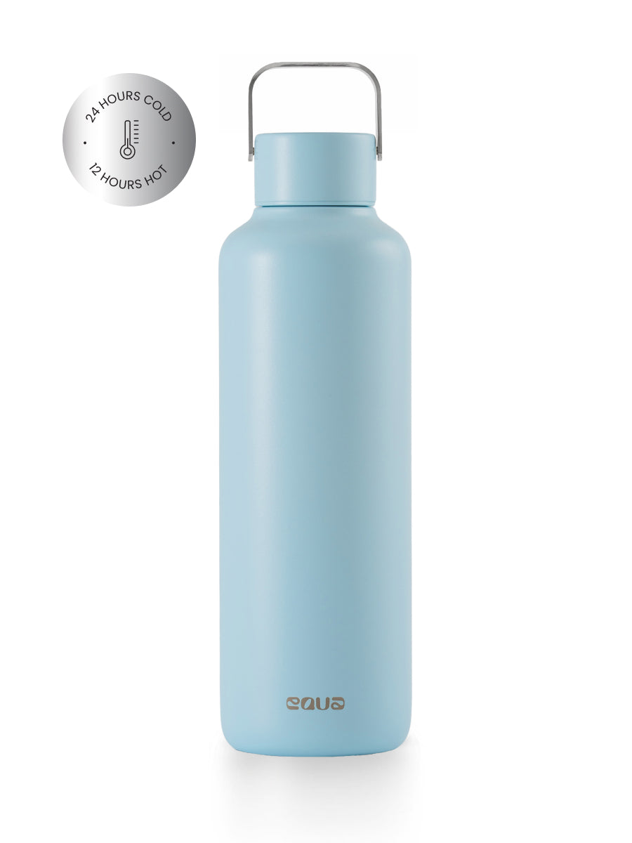 Thermos Trinkflasche aus hochwertigem doppelt vakuum isoliertem Edelstahl. Hält Getränke bis zu 24 Stunden kalt oder 12 Stunden heiss. Uni minimalistisch in der farbe türkis.