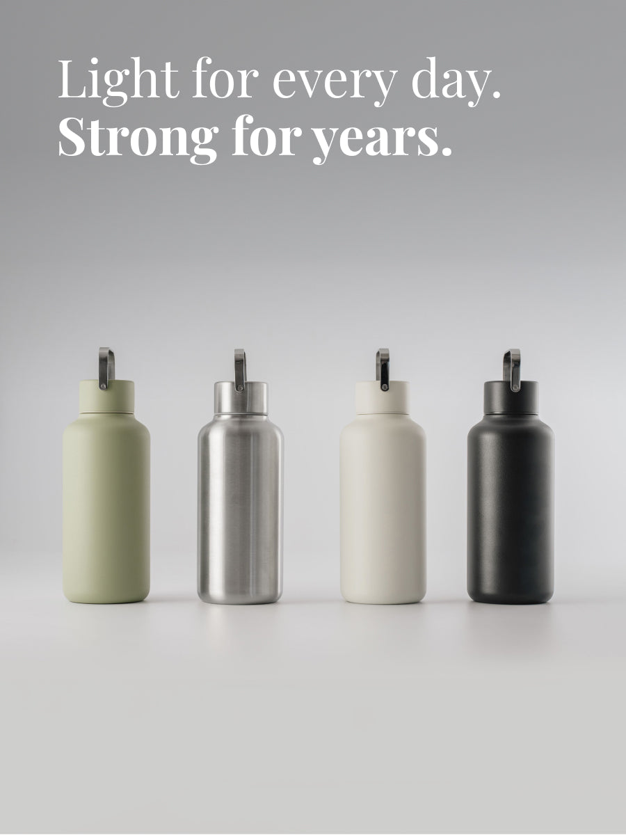 Eine Trinkflasche für alles; stilsicher im Alltag, beim Sport, bei der Arbeit oder auf Reisen. Erhältlich in zahlreichen Farben und Designs.