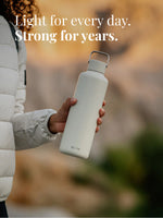 Leichte Trinkflasche für jeden Tag - aber begleitet dich über Jahre da sehr robust - aus Edelstahl. Erhältlich in der Grösse 1 Liter und 600ml.