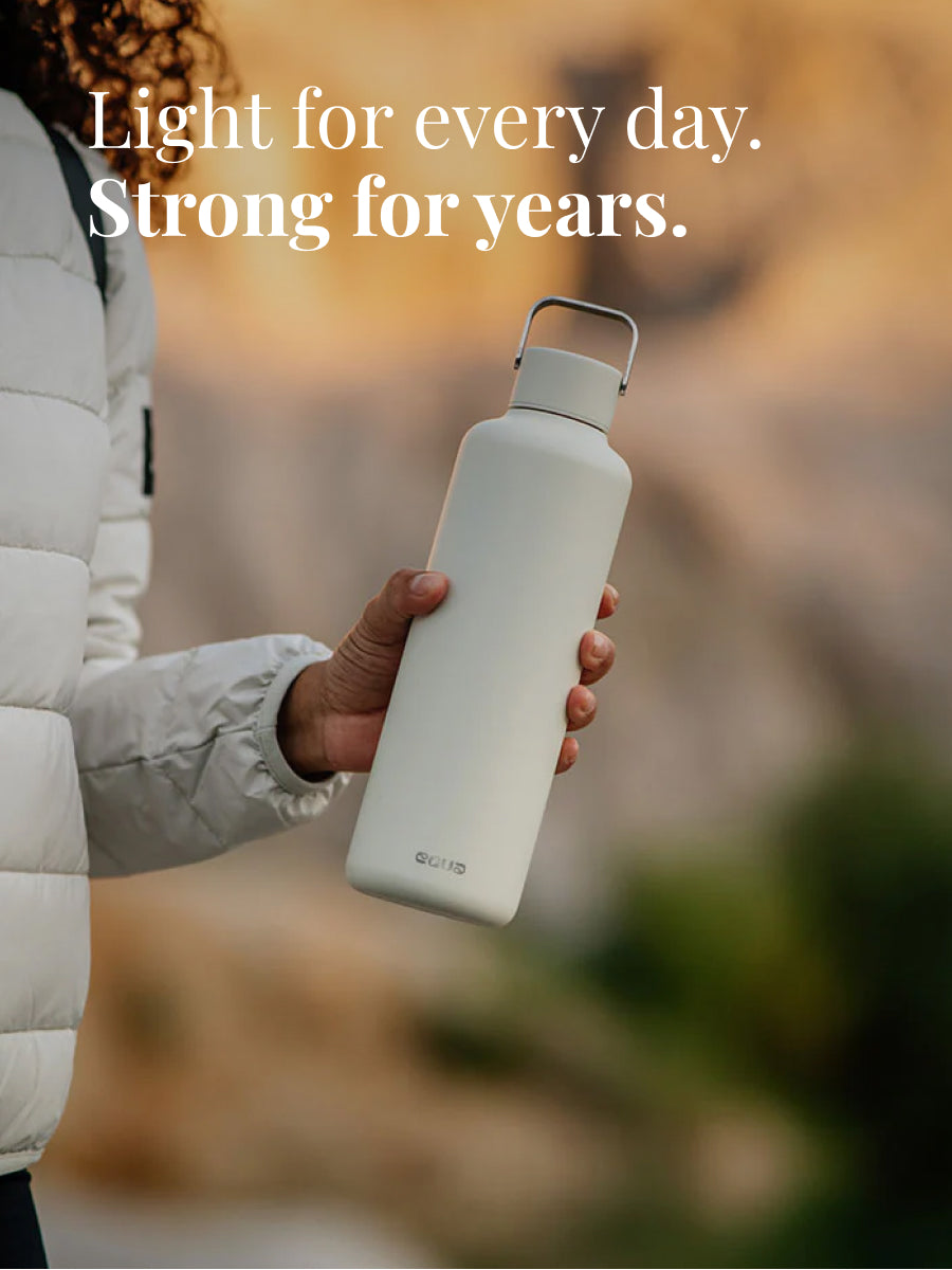 Leichte Trinkflasche für jeden Tag - aber begleitet dich über Jahre da sehr robust - aus Edelstahl. Erhältlich in der Grösse 1 Liter und 600ml.