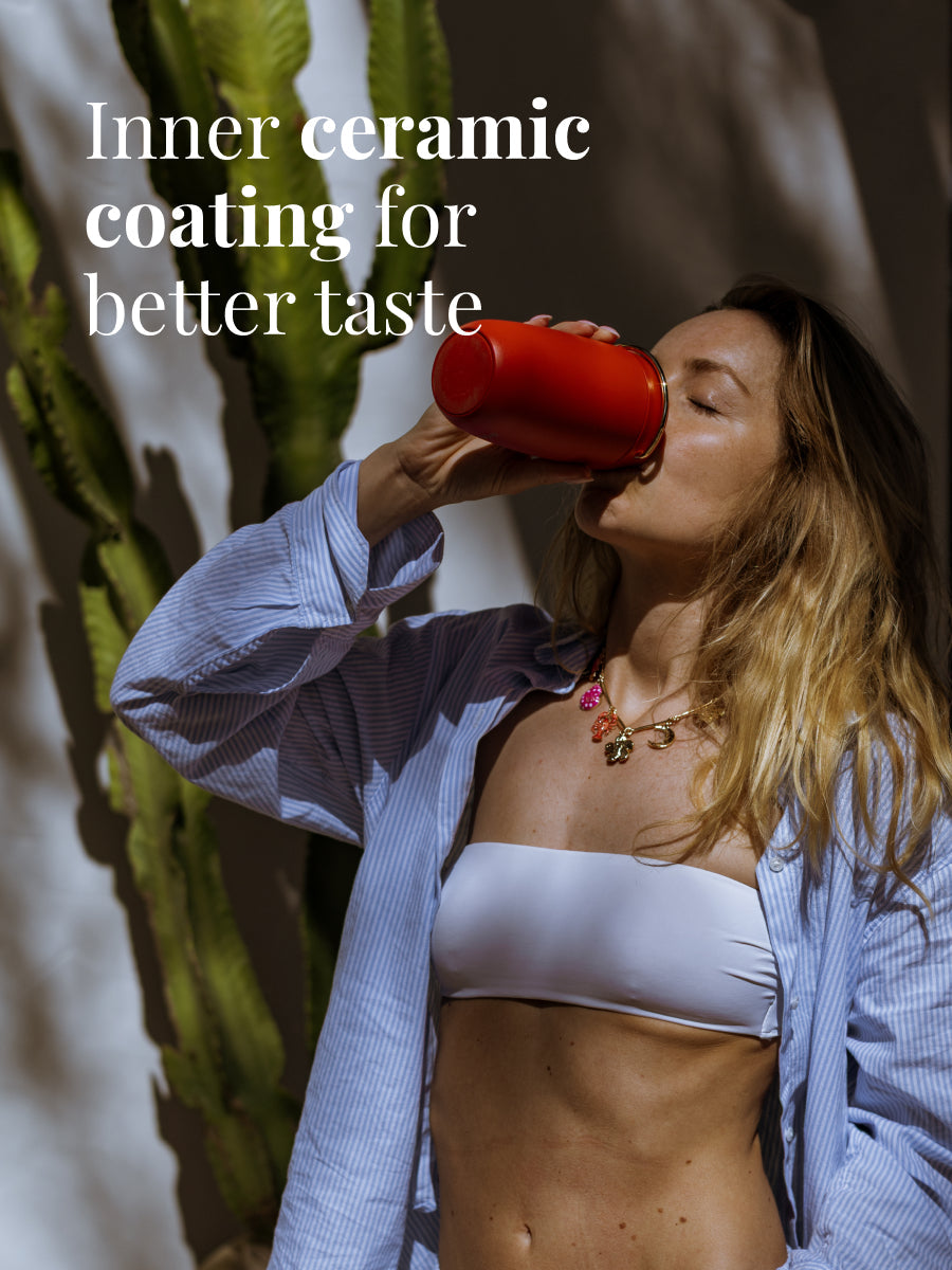 Der on the go coffee cup kommt mit einer Keramik Innenbeschichtung für bessere Geschmacksneutralität,