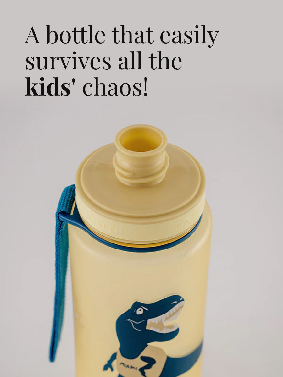 Eine Trinkflasche die auch Kinder Chaos überlebt: leicht, praktisch und bruchsicher.