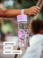 BPA freie Plastiktrinkflasche aus hochwertigem Eastman Tritan - mit praktischem Tragehenkel - Trageband.