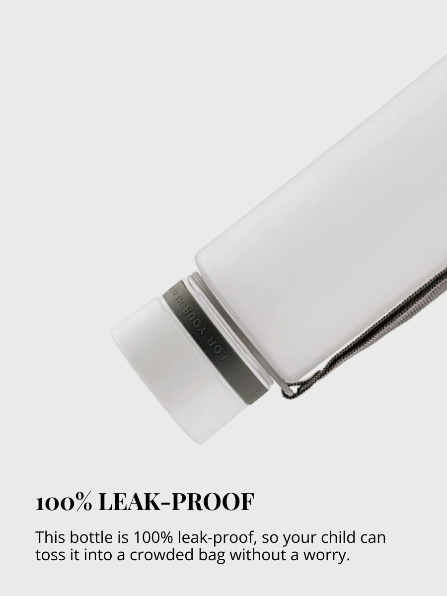 Diese Trink-Flasche ist 100% auslaufsicher und kann sorgenfrei in die Tasche oder den Rucksack gelegt werden. Einfach zum Öffnen und Schliessen des Deckels. Einfach zum Reinigen da keine Kleinteile - hygienisch.