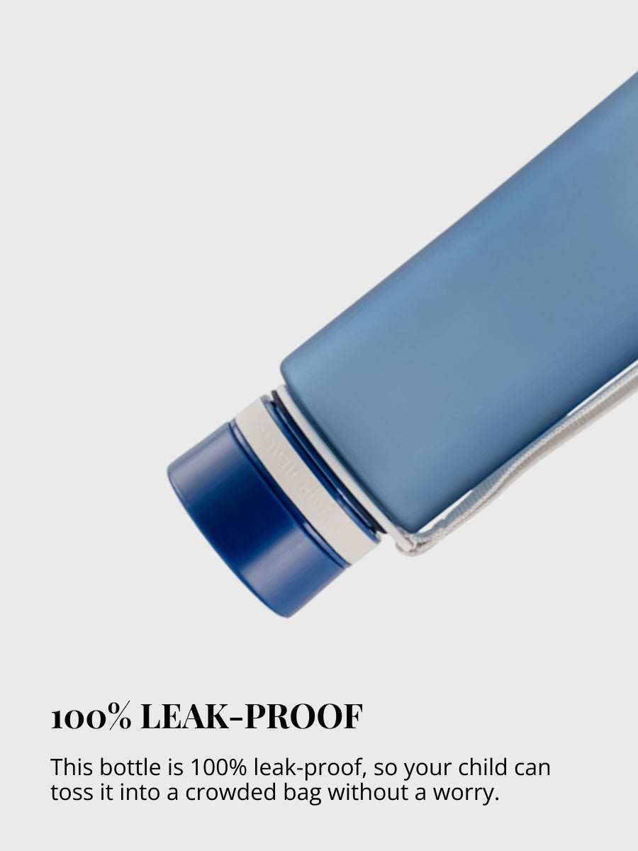 Diese Trink-Flasche ist 100% auslaufsicher und kann sorgenfrei in die Tasche oder den Rucksack gelegt werden. Einfach zum Öffnen und Schliessen des Deckels. Einfach zum Reinigen da keine Kleinteile - hygienisch.