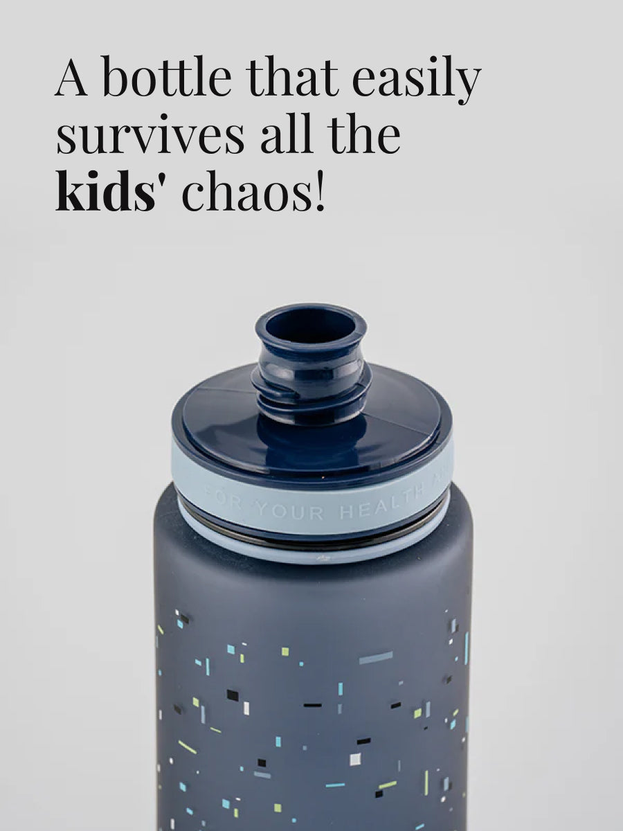 Eine Trinkflasche die auch Kinder Chaos überlebt: leicht, praktisch und bruchsicher.