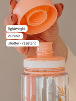 Nie mehr nasse Hefte und Bücher: diese Flasche ist 100% auslaufsicher und kann sorgenfrei in die Tasche, Schulthek oder Rucksack gelegt werden. Leicht, langlebig und bruchsicher.
