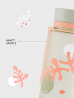 Trinkflasche mit praktischem Tragehenkel. EQUA Trinkflasche aus BPA freiem hochwertigem Eastman Tritan Kunststoff - fasst 600ml - mit sommerlichem Korallen Aufdruclk- In über 25 verschiedene Designs erhältlich. 
