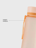 Giftstoff freie geschmacksneutrale Trinkflasche 600ml orange mit praktischem Tragehenkel. Leicht und praktisch. Bruchsicher. Top preis Leistung.